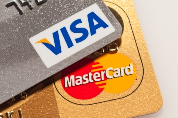 Американские бизнесмены будут судиться с MasterCard и Visa