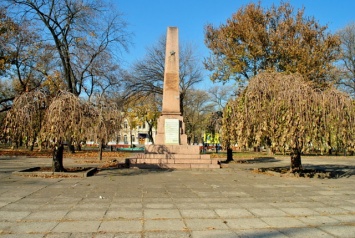 В Николаеве разберут постамент памятника Ленину и поменяют доску на обелиске в Аркасовском сквере