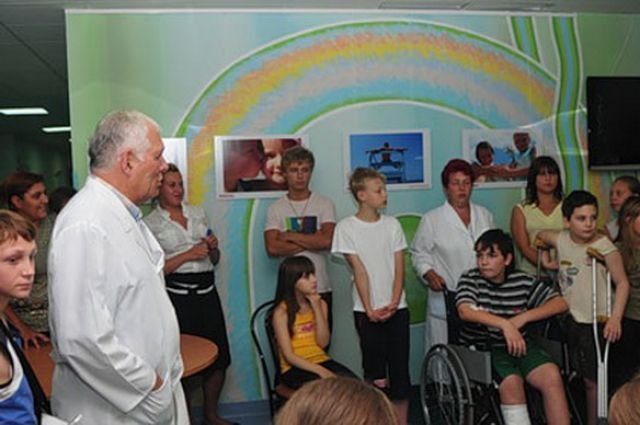 Путин сегодня посетит в клинике Рошаля раненых детей из Донбасса