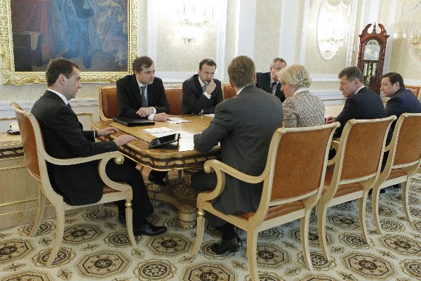 Медведев утвердил стратегию развития воспитания в РФ до 2025 года