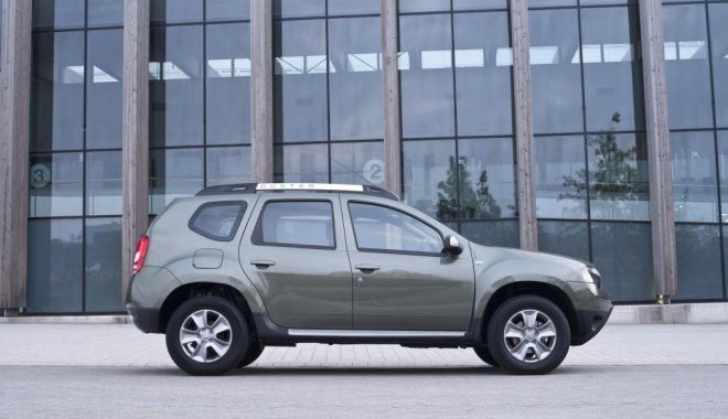 В Renault объявили стоимость кроссовера Duster для России