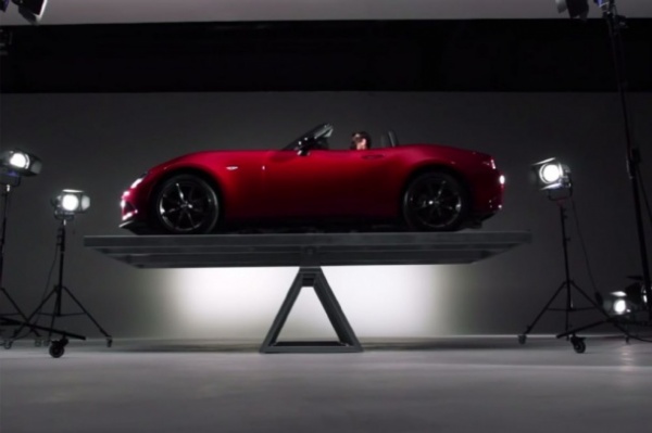 Родстер Mazda MX-5 показал идеальный баланс (видео)