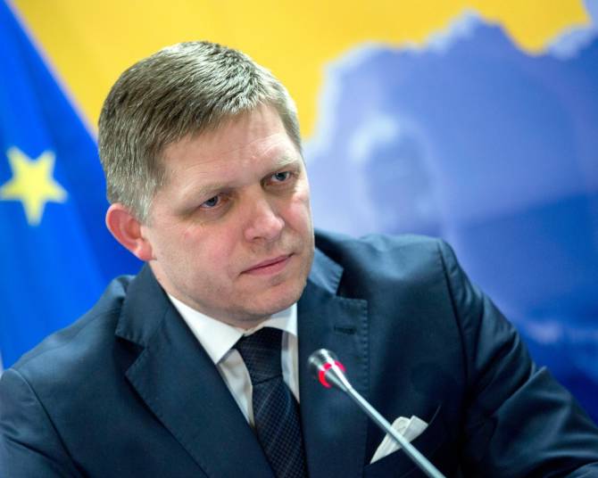 Премьер Словакии выступил за снятие санкций с РФ