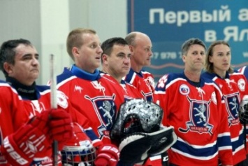 Ялтинцы дважды проиграли в хоккей москвичам