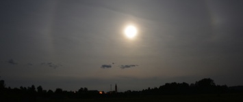 Лунное гало наблюдалось в Беларуси минувшей ночью