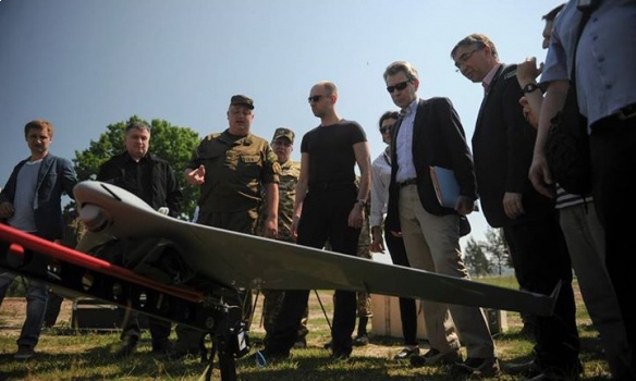 Яценюк посетил Яворовский полигон, где американские инструкторы обучают бойцов Нацгвардии