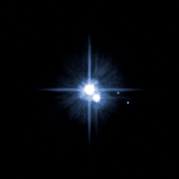 Ученые обнаружили, что два спутника Плутона двигаются абсолютно хаотично