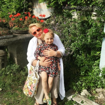 Светлана Пермякова увезла дочь в Швейцарию