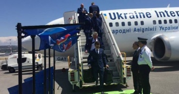 Фанаты не захотели встречать украинских футболистов в аэропорту (фото)