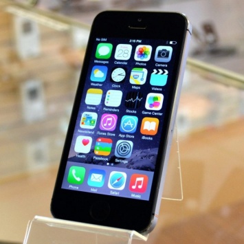 «Евросеть» выплатит покупательнице бракованного iPhone 5s более 88 000 рублей