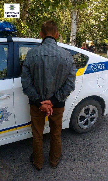 В Корабельном районе Николаева патрульные задержали мужчину с веществом, похожим на ацетилированный опий