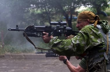 В Донецкой области танки боевиков атаковали военных