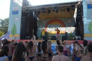 В Мариуполе молодые вокалисты зажгли на пляже поселке Песчаный (ФОТО+ВИДЕО)