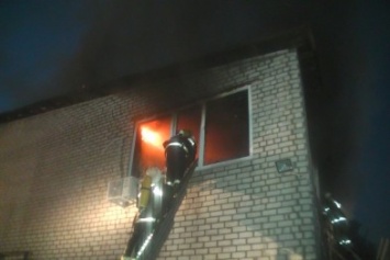 В Харькове горело заброшенное здание: пострадали двое спасателей (ФОТО)