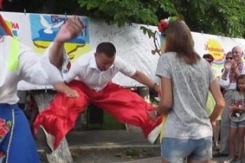 Мэр Геническа станцевал гопак и выиграл танцевальный конкурс (видео)