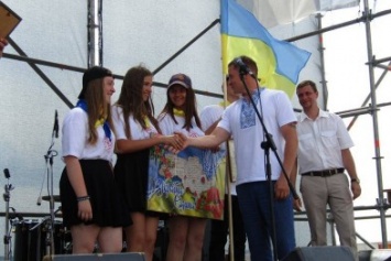 В Каменской Сечи наградили "золотой генофонд украинской нации" и военнослужащих ВСУ (фото)