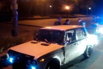 В Запорожье мужчина скрывался от патрульных на угнанном авто и попал в ДТП, - ФОТО