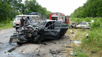На Кировоградщине автомобиль с СБУшниками столкнулся с легковушкой: погибла семья из 3 человек