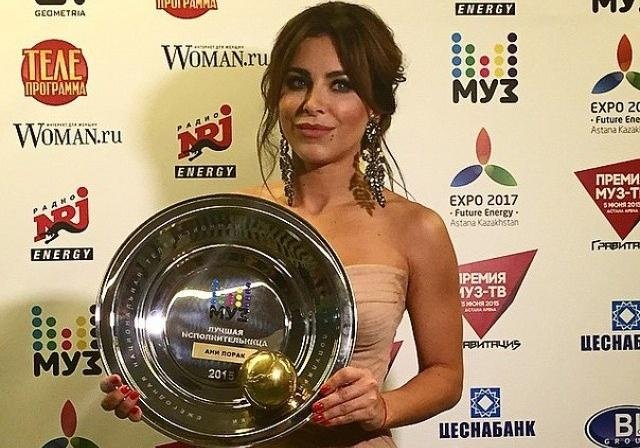 Ани Лорак стала "Лучшей певицей" по итогам Муз-ТВ 2015
