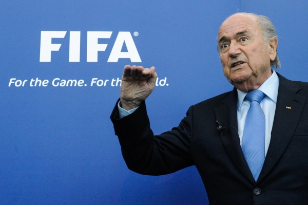 Блаттер оставил пост президента FIFA, чтобы защитить ее