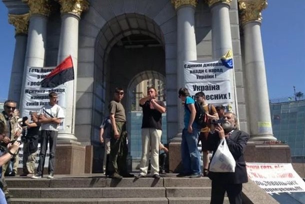Снова "Майдан"? В Киеве на Майдане активисты установили палатки