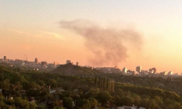 В Донецке после взрыва произошел сильный пожар, - источник