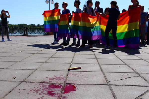 Организаторы "Марша равенства" пообещали в следующем году более безопасную и "разноцветную" акцию