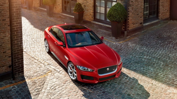 Jaguar объявил полный прайс-лист на седан XE