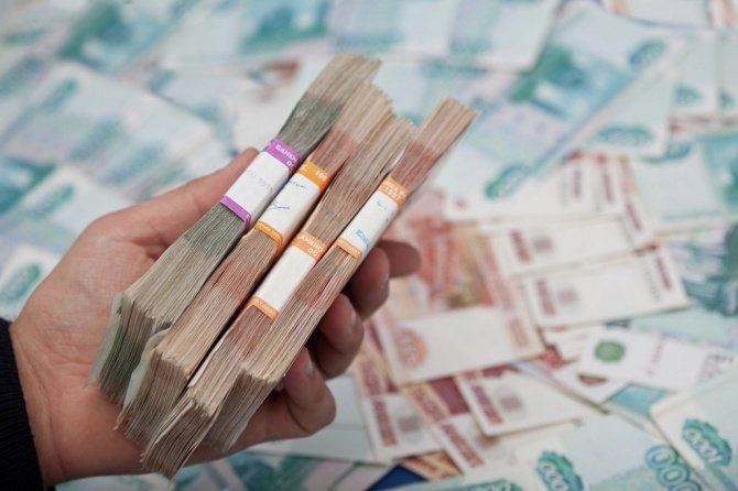 Рубль укрепился на бирже, следуя за ростом нефтяных цен