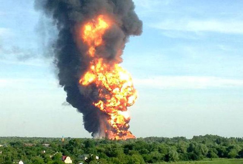 Пожар под Киевом на нефтебазе остается недоступным для работы пожарных