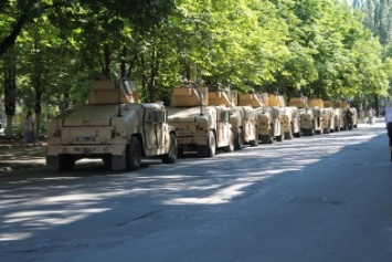 На Соборную площадь Славянска прибыла военная техника