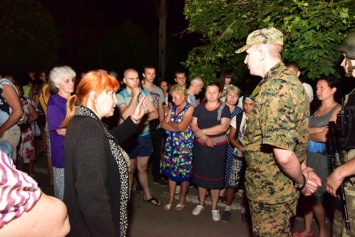Жители Троецка не пропускали военных (Фото)