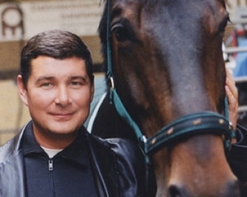 Женщины и лошади, актеры и спортсмены - как жил Онищенко до сегодняшнего дня (ФОТО)