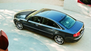 Audi отзывает A8 и S8 из-за проблем со стеклом люка