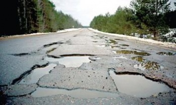 "Укравтодор" просит водителей жаловаться в Facebook на некачественный ремонт дорог