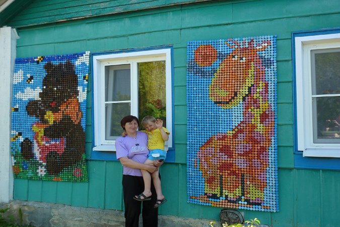 Житель Курской области создает удивительные панно из пробок