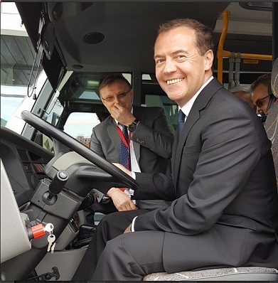 Дмитрий Медведев протестировал электробус «КамАЗа» и Drive Electro