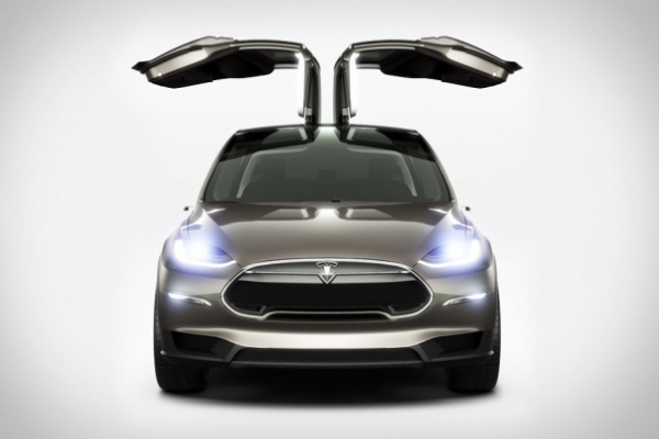 Клиенты Tesla Motors получат электрокроссоверы через 3-4 месяца