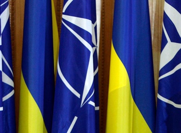 Украина и НАТО поддерживают полную имплементацию минских соглашений по Донбассу, - заявление