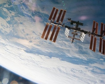Камера МКС зафиксировала НЛО, входящий в атмосферу Земли