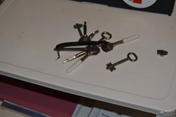 Взломщики оставили ключи в разграбленной поликлинике Криворожской 1-й горбольницы (ФОТО)