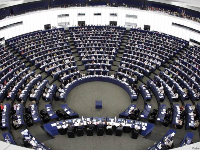 Европарламент обратился в Гаагский трибунал по преступлениям РФ в Украине