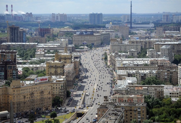 В массовом ДПТ на Кутузовском в Москве пострадал мотоциклист