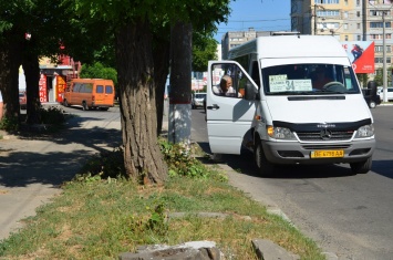 В Николаеве на Херсонском шоссе оборудуют полноценные остановки транспорта