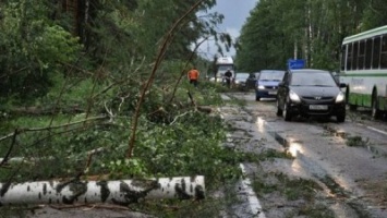 Ураган под Москвой поднял в воздух жилой дом