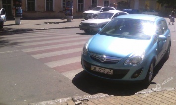 «Гениальный» пример парковки в центре Одессы (фото)