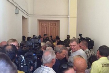 Журналистов не пустили в зал, где судят Александровскую