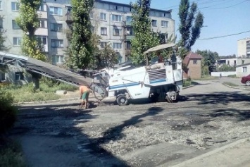 В Доброполье продолжается капитальный ремонт дорог