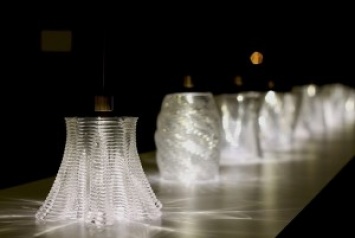 Чудеса техники: лампы, напечатанные на 3D-принтере расплавленным стеклом
