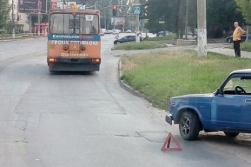ДТП в Кропивницком: "ВАЗ" врезался в троллейбус. ФОТО